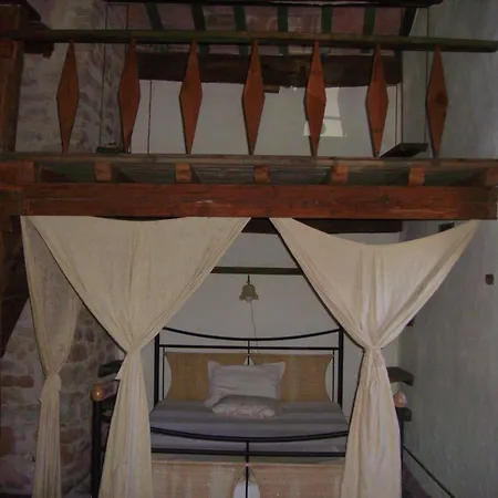 Antico-borgo-le-torricelle-kleines-haus